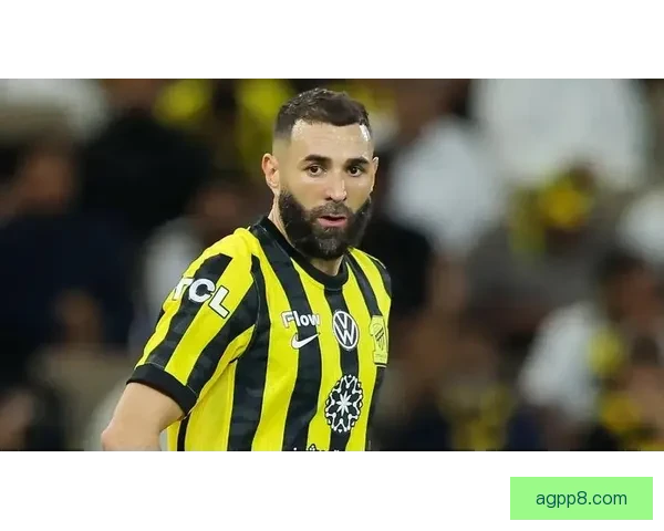 一点面子不留本泽马直言C罗非历史最佳更推崇大罗为中心的足球审美